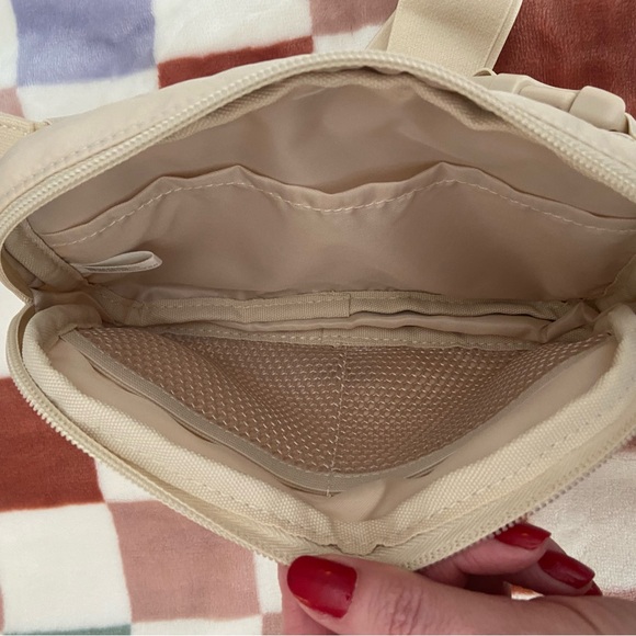 VICTORIAS SECRET PINK BELT BAG IN CREAM - Picture 4 of 6